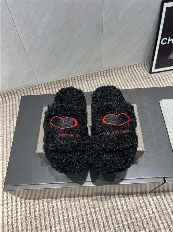 2025112818448768 210